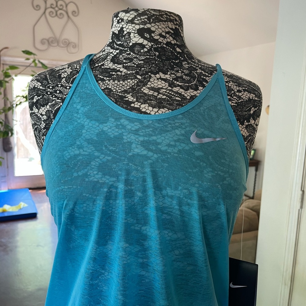 🌺$18 OFF RETAIL $38🌺NWT NIKE SIZE SMALL🌺CLOSET CLOSING EVERYTHING MUST GO 🌺 - Picture 4 of 4